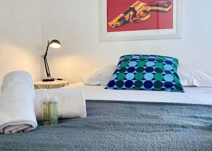 Le Triangle D\'Or - 1 Bedroom Apartment With Terrace